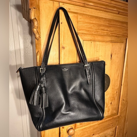 Kate Spade Large Tote Bag Classic Black Leather w/Tassle Accent - Picture 2 of 13